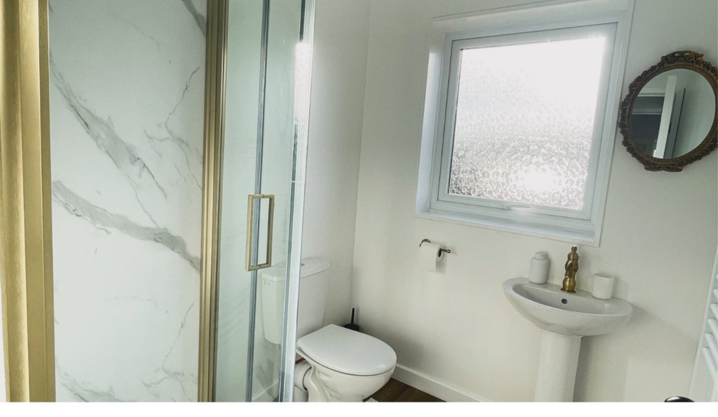 Bathroom at Ty Ray Penmaes